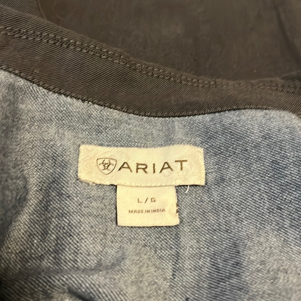 Ariat light weight shirt jacket - Picture 3 of 6
